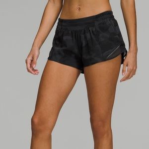 Lululemon Hotty Hot Shorts 2.5